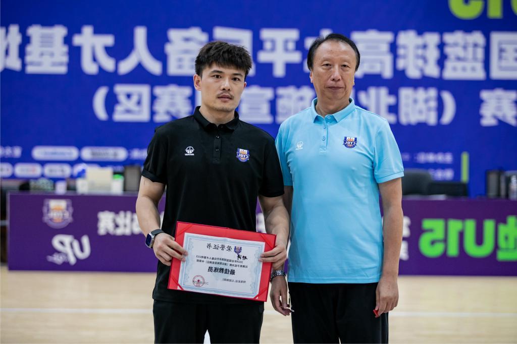 2 Teacher Xing Yang won the title of best coach of men's U15 competition in National Basketball High-level Reserve Talent Base